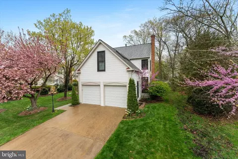 43943 Louisa Dr, Ashburn, VA 20147
