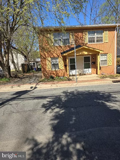4 N Street St NE, Leesburg, VA 20176