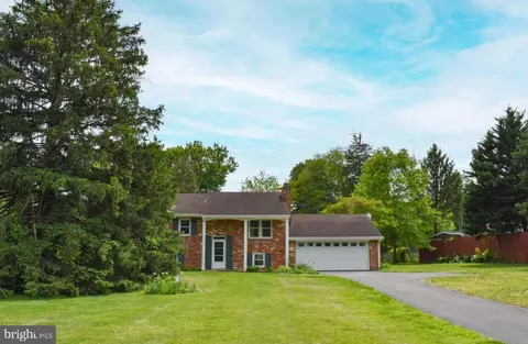 19468 Youngs Cliff Rd, Sterling, VA 20165