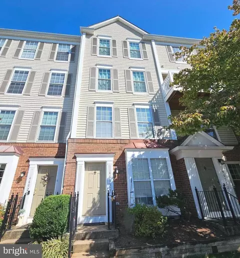 46930 Courtyard Sq, Sterling, VA 20164