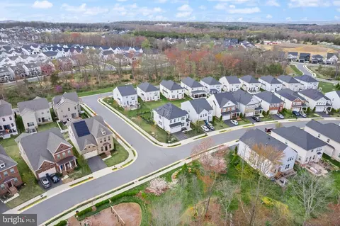 View/Area - 22835 Trailing Rose Ct, Ashburn, VA 20148 photo 2 of 7