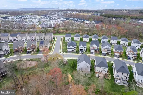 View/Area - 22835 Trailing Rose Ct, Ashburn, VA 20148 photo 4 of 7