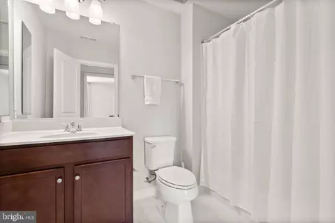 Bath - 22835 Trailing Rose Ct, Ashburn, VA 20148 photo 2 of 2