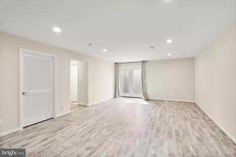 Living - 22835 Trailing Rose Ct, Ashburn, VA 20148 photo 2 of 4