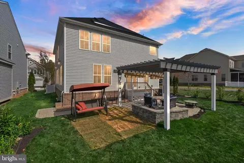 Exterior - 22835 Trailing Rose Ct, Ashburn, VA 20148 photo 11 of 15
