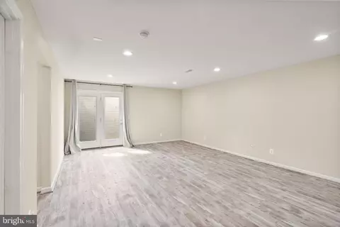 Living - 22835 Trailing Rose Ct, Ashburn, VA 20148 photo 3 of 4
