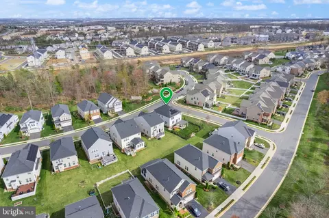 View/Area - 22835 Trailing Rose Ct, Ashburn, VA 20148 photo 7 of 7