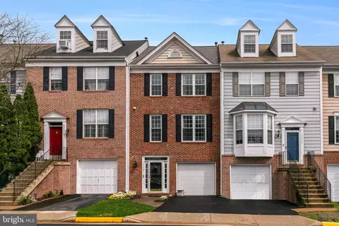 25530 Heyer Sq, Chantilly, VA 20152