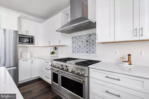 25539 Taylor Crescent Dr, Chantilly, VA 20152 photo 4
