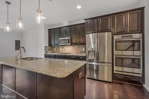 42482 Benfold Sq, Ashburn, VA 20148 photo 4