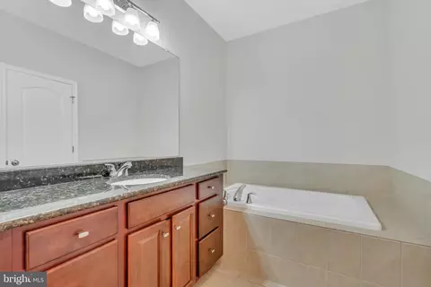 42482 Benfold Sq, Ashburn, VA 20148 photo 16