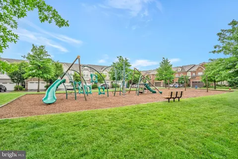 42482 Benfold Sq, Ashburn, VA 20148 photo 27
