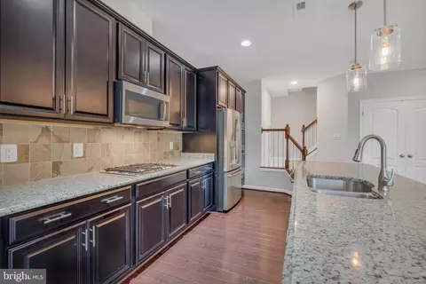 42482 Benfold Sq, Ashburn, VA 20148 photo 2