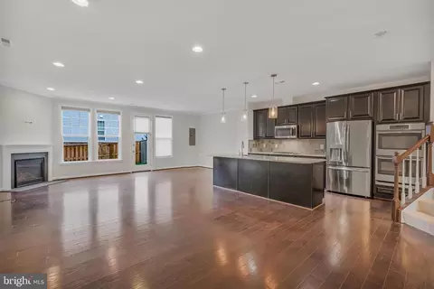 42482 Benfold Sq, Ashburn, VA 20148 photo 5
