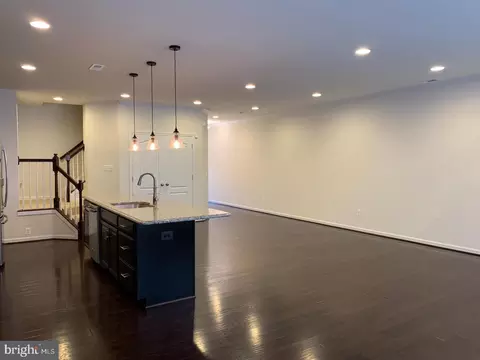 42482 Benfold Sq, Ashburn, VA 20148 photo 6