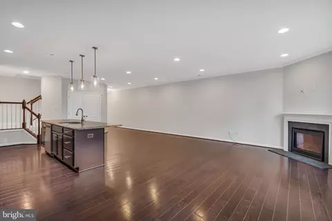 42482 Benfold Sq, Ashburn, VA 20148 photo 9
