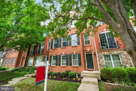43009 Southview Manor Dr, Ashburn, VA 20148
