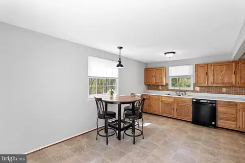 908 E Roanoke Rd E, Sterling, VA 20164 photo 12