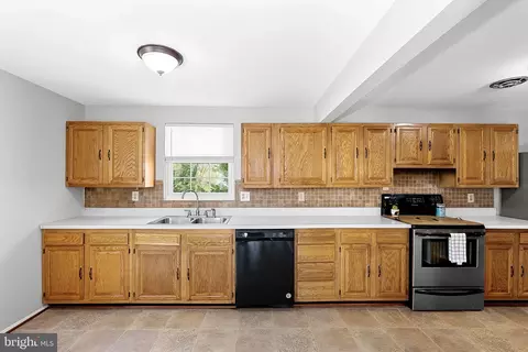 908 E Roanoke Rd E, Sterling, VA 20164 photo 13