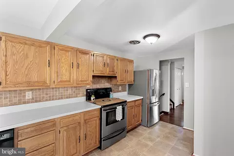 908 E Roanoke Rd E, Sterling, VA 20164 photo 15