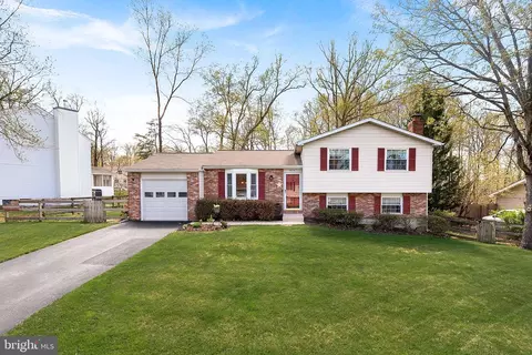908 E Roanoke Rd E, Sterling, VA 20164