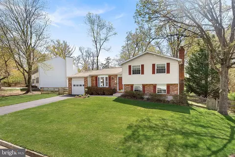 908 E Roanoke Rd E, Sterling, VA 20164 photo 3