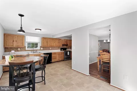908 E Roanoke Rd E, Sterling, VA 20164 photo 10