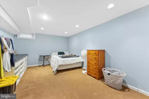 Bedroom - 43968 Tavern Dr, Ashburn, VA 20147 photo 8 of 9