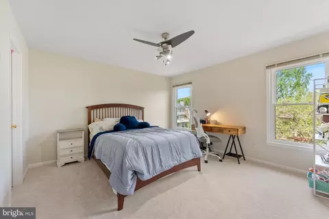 Bedroom - 43968 Tavern Dr, Ashburn, VA 20147 photo 3 of 9