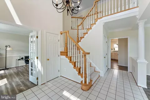 Entry Way - 43968 Tavern Dr, Ashburn, VA 20147 photo 2 of 4