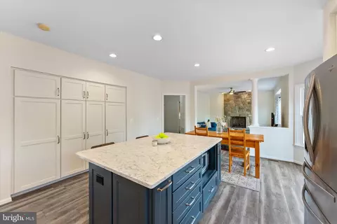Kitchen - 43968 Tavern Dr, Ashburn, VA 20147 photo 3 of 4