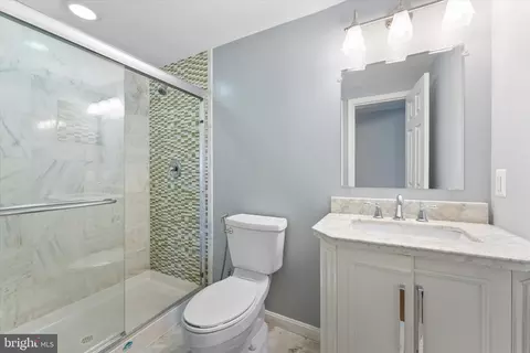Bath - 43968 Tavern Dr, Ashburn, VA 20147 photo 9 of 9
