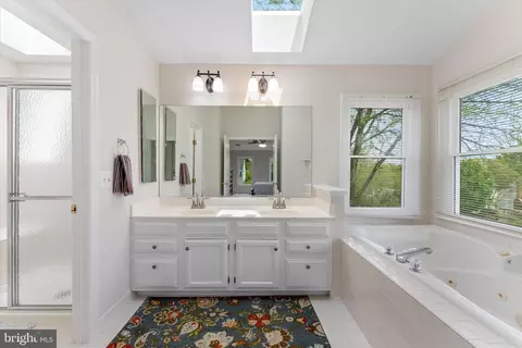 Bath - 43968 Tavern Dr, Ashburn, VA 20147 photo 2 of 9