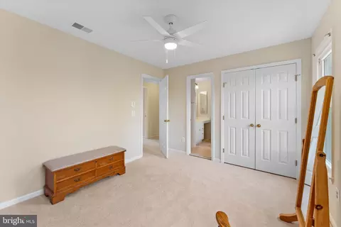Bedroom - 43968 Tavern Dr, Ashburn, VA 20147 photo 6 of 9