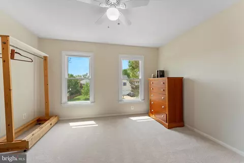 Bedroom - 43968 Tavern Dr, Ashburn, VA 20147 photo 7 of 9