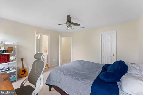 Bedroom - 43968 Tavern Dr, Ashburn, VA 20147 photo 4 of 9
