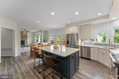 Kitchen - 43968 Tavern Dr, Ashburn, VA 20147 photo 4 of 4