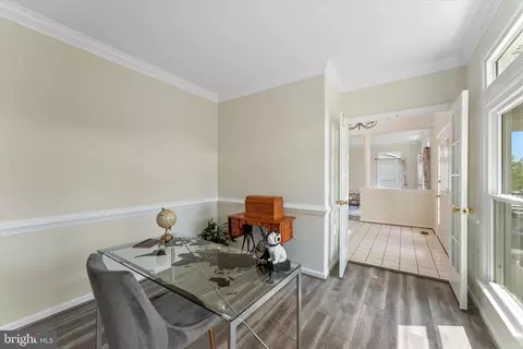 Entry Way - 43968 Tavern Dr, Ashburn, VA 20147 photo 3 of 4