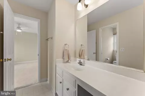 Bath - 43968 Tavern Dr, Ashburn, VA 20147 photo 6 of 9