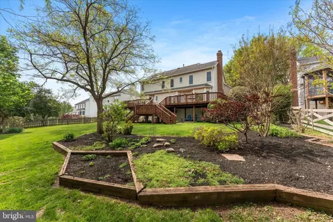 Exterior - 43968 Tavern Dr, Ashburn, VA 20147 photo 10 of 12
