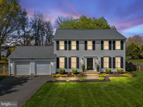 711 W Country Club Dr, Purcellville, VA 20132