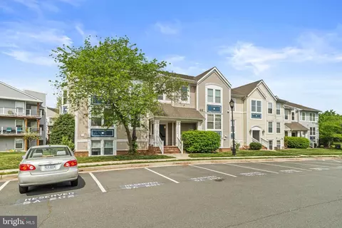 Exterior - 20605 Cornstalk Ter #201, Ashburn, VA 20147 photo 7 of 9