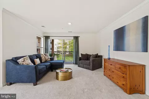 Living - 20605 Cornstalk Ter #201, Ashburn, VA 20147 photo 1 of 1