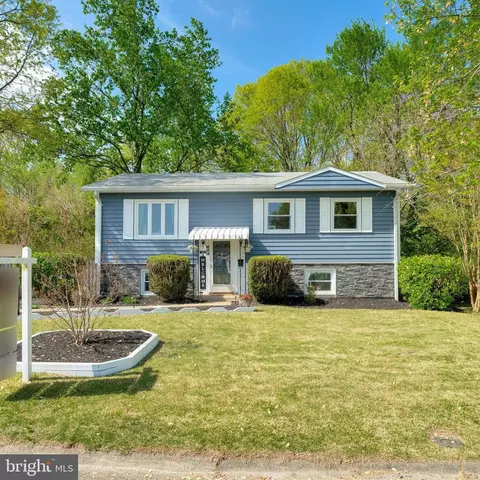 305 W Poplar Rd, Sterling, VA 20164
