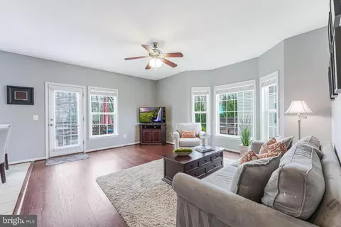 Living - 42467 Patrick Wayne Sq, Ashburn, VA 20148 photo 2 of 3