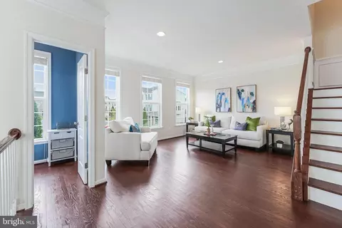 Entry Way - 42467 Patrick Wayne Sq, Ashburn, VA 20148 photo 4 of 13