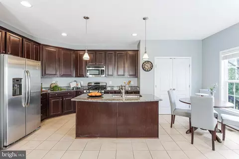 Kitchen - 42467 Patrick Wayne Sq, Ashburn, VA 20148 photo 2 of 5