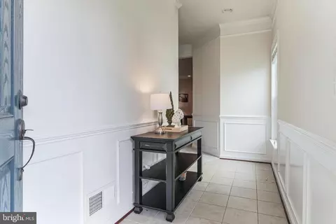 Entry Way - 42467 Patrick Wayne Sq, Ashburn, VA 20148 photo 10 of 13