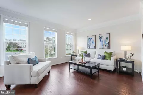 Entry Way - 42467 Patrick Wayne Sq, Ashburn, VA 20148 photo 5 of 13