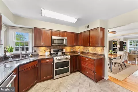 Kitchen - 21047 Barcroft Way, Sterling, VA 20164 photo 3 of 3